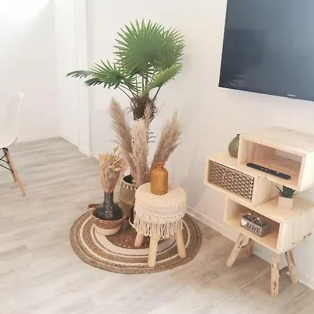 Le Trekking *studio 30m²*wifi*parking Prive*calme 아파트